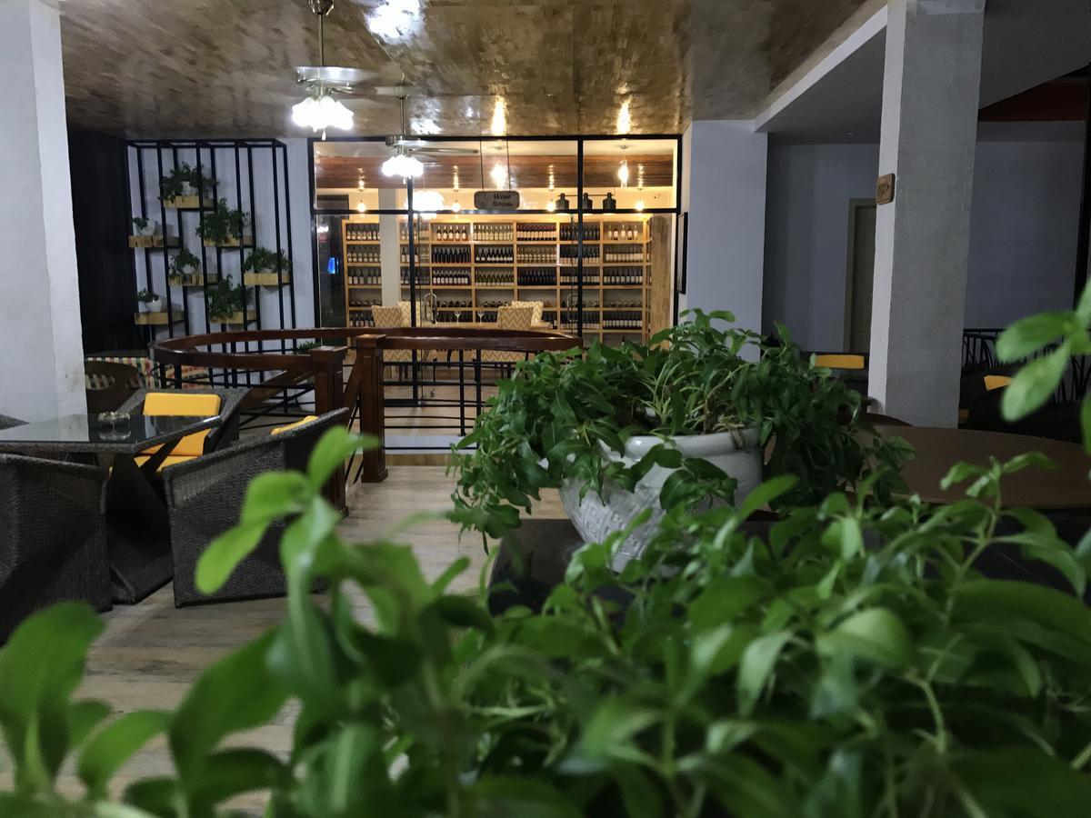 Benny'S City Hotel Сиануквиль Экстерьер фото