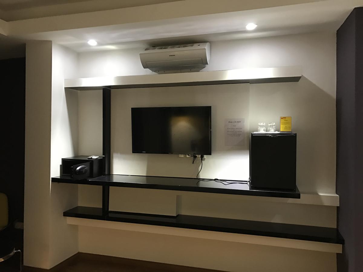Benny'S City Hotel Сиануквиль Экстерьер фото